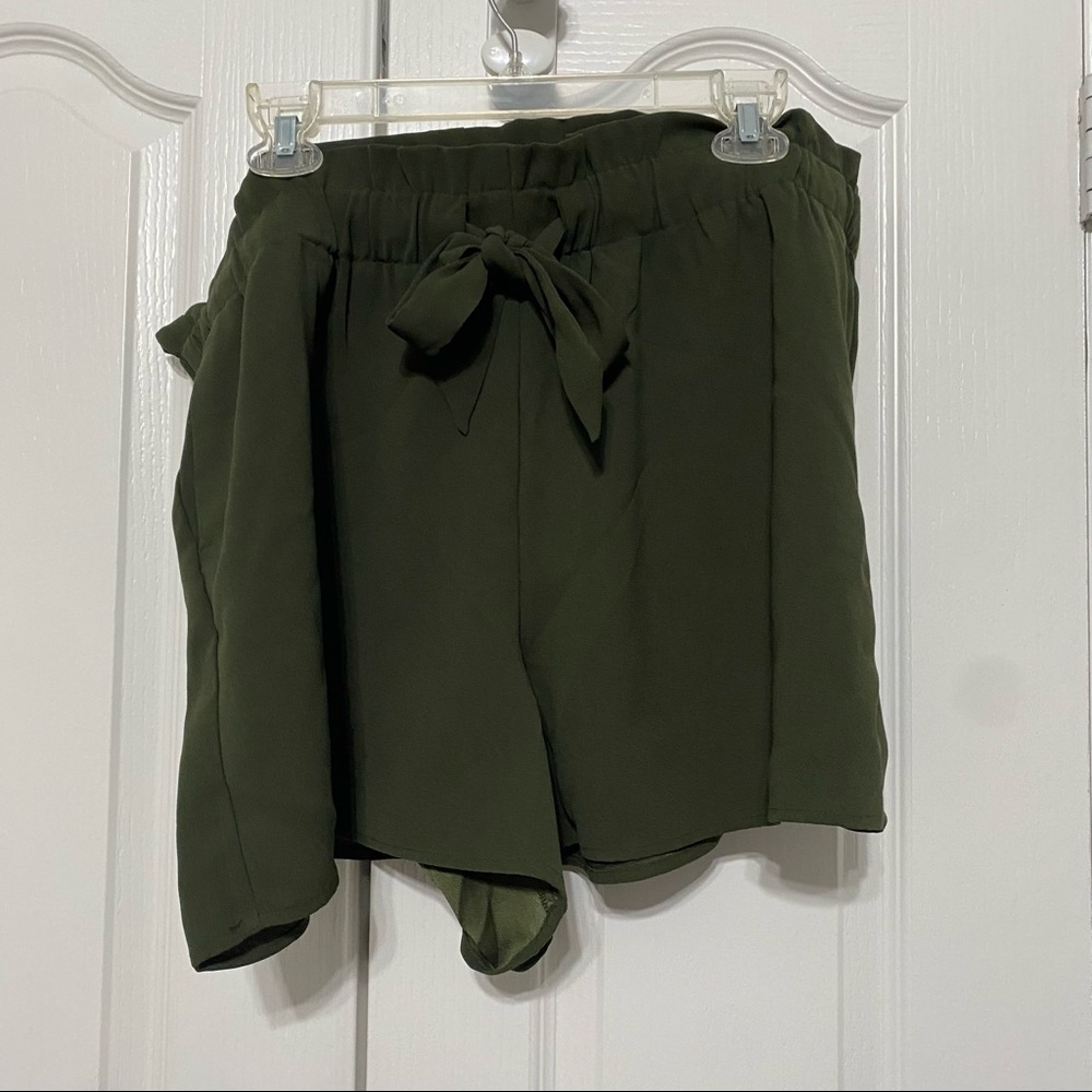 Loft Green paper bag shorts 4in inseam XXL NWT